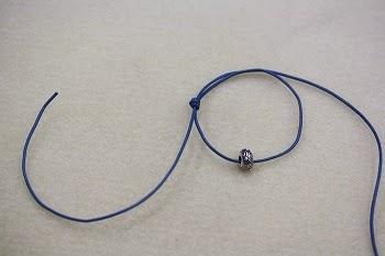 Comment attacher un noeud de glisser pour faire un bracelet réglable - Perle du monde