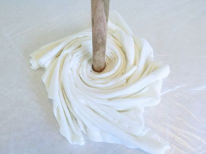 Comment Tie Dye une chemise blanche de 14 étapes (avec photos)