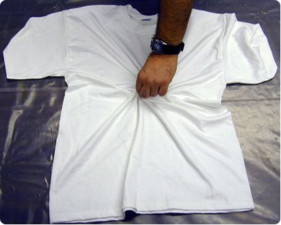 Comment Tie-Dye une chemise avec un classique Motif en spirale