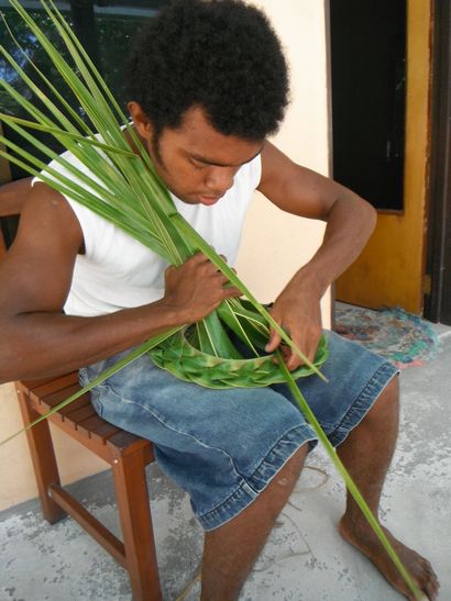 Comment Tisser un chapeau de noix de coco Out feuilles, bois Jenny