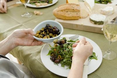 Y at-il une différence nutritionnelle entre le noir - olives vertes