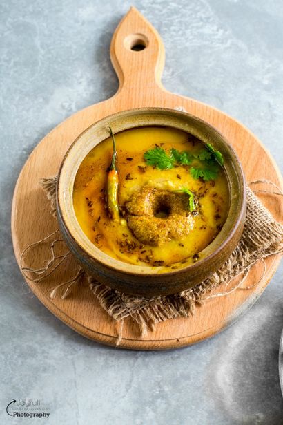 Jagruti s Cooking Odyssey Daal Bafla - Bafla Baati mit Daal - Gedämpfte und frittierte flockige