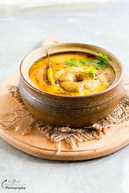 Jagruti s Cooking Odyssey Daal Bafla - Bafla Baati mit Daal - Gedämpfte und frittierte flockige