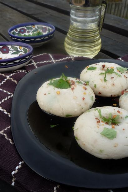 Jagruti Odyssey Cooking Khichu - étuvés et boulettes de farine de riz épicé!
