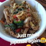 Japchae (nouilles d'amidon de pomme de terre douce sautés avec légumes) recette