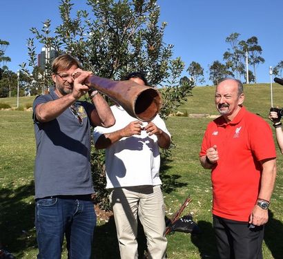 Jurgen Klopp danse avec les Aborigènes comme Liverpool embrasser la culture australienne en voyage à Sydney -