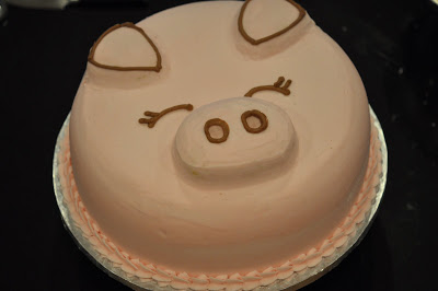 Juste fouettez Piggy gâteau et Paul Frank singe gâteau!