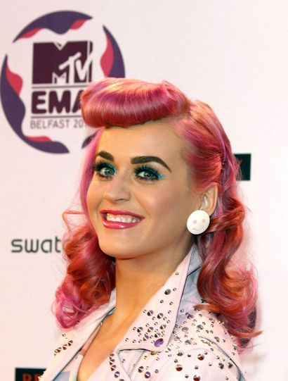 Katy Perry debütiert neue Haarfarbe, wie sie auf neuen Trend Hopfen - Spiegel Online