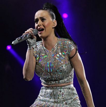 Katy Perry fait ses débuts nouvelle couleur de cheveux comme elle saute sur la nouvelle tendance - Miroir en ligne