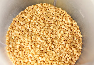 Cuisine Kathiawar Sani Morsures, Kachariyu, santé Sésame Fudge, spécial hiver (kachariyu) Cuisine Kathiawar Sani Morsures, Kachariyu, santé Sésame Fudge, Hiver
