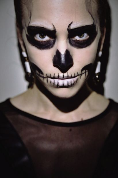 Last-Minute-Halloween-Make-up Glam Skelett, StyleCaster