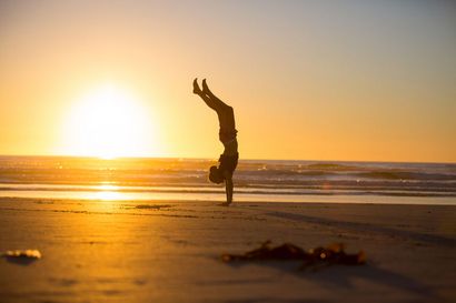 Erfahren Sie, wie ein Handstand zu tun - Yoga Zeit