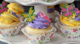 La vie Sweets Petits gâteaux printemps avec deux couleurs tourbillon Icing Tutorial