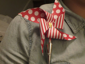 Lola, Tangled Circarnival (Circus Carnaval) DIY de mariage Comment faire mariée et le marié Moulinet (comment faire pinwheel Boutonnière) Lola, Tangled Circarnival (Circus Carnaval) DIY de mariage Comment faire mariée et le marié Moulinet