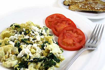 Faible en calories Egg Scramble blanc avec épinards et oignons avec Weight Watchers, Cuisine Maigre