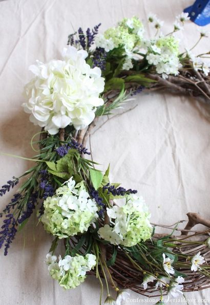Faire une couronne de fleurs Hydrangea pour le printemps - Entre Naps sur le porche
