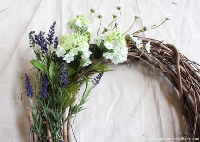 Faire une couronne de fleurs Hydrangea pour le printemps - Entre Naps sur le porche