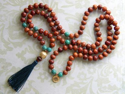 Faire un collier avec pompon Chapelet - Anneaux et les choses