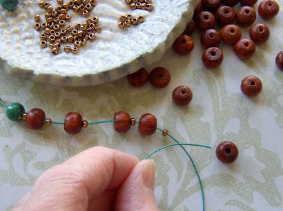 Faire un collier avec pompon Chapelet - Anneaux et les choses