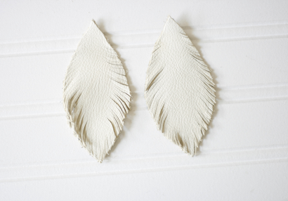 Faire Boucles d'oreilles en plumes de retailles de cuir