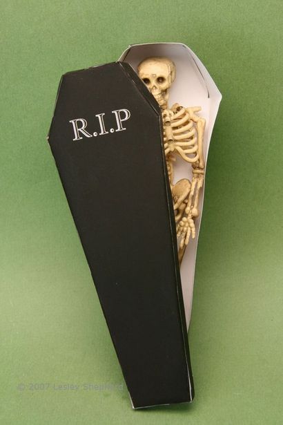 Faire boîtes Cercueil imprimables pour Halloween Treats