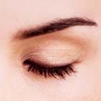 Make-up Tricks für jünger aussehende Augen, wenn Umgang mit Falten, feinen Linien, Droopy Augen