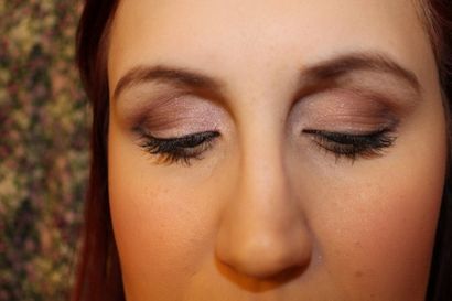 Faites votre ombre à paupières Regardez Bolder et Brighter avec ce simple Make Up Astuce