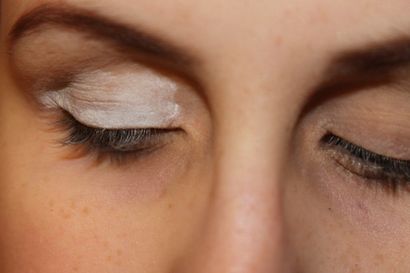 Machen Sie Ihre Augen-Schatten-Schauen Bolder und Brighter mit diesem einfachen Make Up Tipp