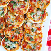 Machen Sie Ihre eigene Mini-Pizzen Selbst gemachte Pizza-Teig