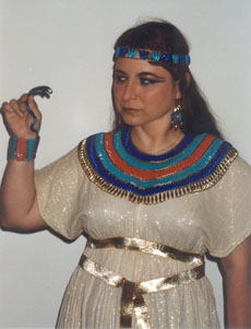 Herstellung eines ägyptischen Pharaonen-Kostüm mit breitem Kragen und Accessoires, von Arabella