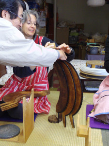 Herstellung der traditionellen japanischen Laternen 1