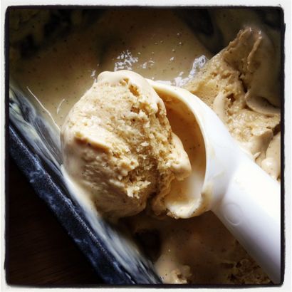 Malzmilch Ice Cream (No Churn) mit einer Schnell Mars Bar Sauce - Ren Behan Lebensmittel