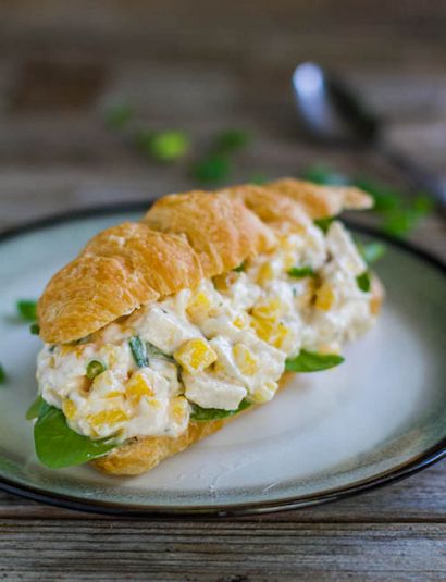 Salade de poulet mangue Sandwich - Une pincée de Yum