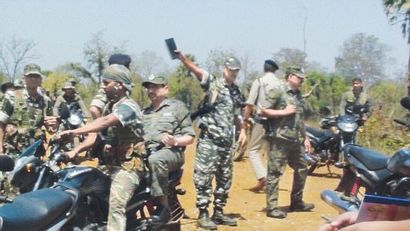 Maoïstes tuent des soldats indiens avec des flèches à pointe explosives, Daily Mail en ligne