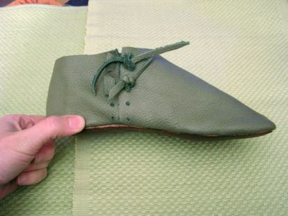 Medieval Schalen Schuhe oder Schuhe für jedermann, der mittelalterliche Schneider