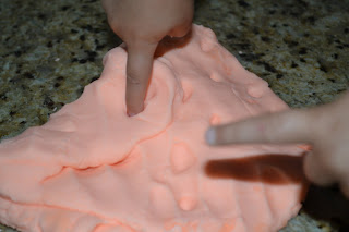 Enfants désordonnées No Flour Playdough