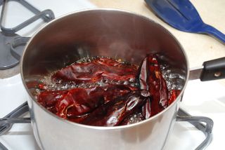 Mexicaine Red Chili Gravy (aka sauce) 8 étapes (avec photos)