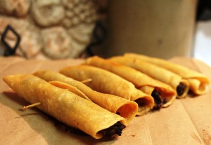 Mexiko in My Kitchen Wie mexikanische Rindfleisch Crispy Taquitos Make (Flautas)