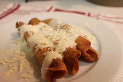 Mexiko in My Kitchen Wie mexikanische Rindfleisch Crispy Taquitos Make (Flautas)