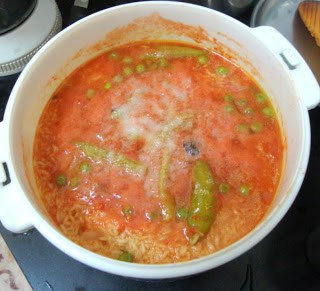 Micro-ondes tomate Pulao, recette tomate Pulav, Comment faire tomate Pulav dans micro-ondes ~ étape par étape