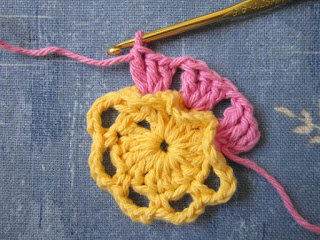 Mlle Abigail Hope poitrine Vintage Rose mamie ronde Crocheté Torchon (cru) Mlle Abigail Hope poitrine Vintage Rose mamie ronde Crocheté Torchon