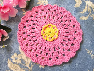 Mlle Abigail Hope poitrine Vintage Rose mamie ronde Crocheté Torchon