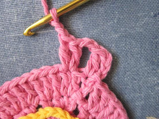 Mlle Abigail Hope poitrine Vintage Rose mamie ronde Crocheté Torchon (espoir) Mlle Abigail Hope poitrine Vintage Rose mamie ronde Crocheté Torchon