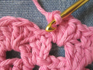 Mlle Abigail Hope poitrine Vintage Rose mamie ronde Crocheté Torchon (cru) Mlle Abigail Hope poitrine Vintage Rose mamie ronde Crocheté Torchon