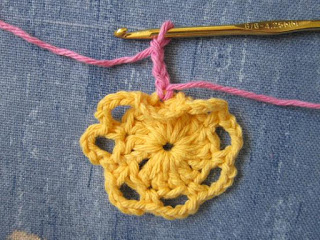 Mlle Abigail Hope poitrine Vintage Rose mamie ronde Crocheté Torchon (Без кейворда) Mlle Abigail Hope poitrine Vintage Rose mamie ronde Crocheté Torchon