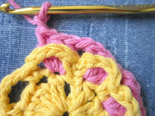 Mlle Abigail Hope poitrine Vintage Rose mamie ronde Crocheté Torchon (espoir) Mlle Abigail Hope poitrine Vintage Rose mamie ronde Crocheté Torchon