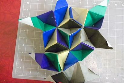 Origami modulaire Comment faire un icosaèdre tronqué, pentakidodécaèdre - Plus - Craft Math