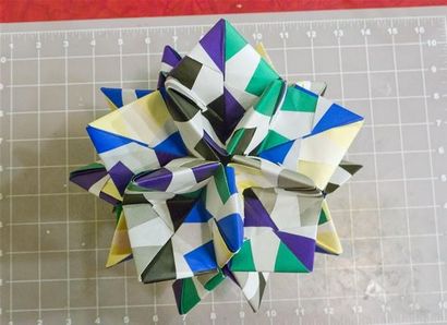 Origami modulaire Comment faire un icosaèdre tronqué, pentakidodécaèdre - Plus - Craft Math