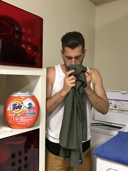 NEW Tide® PODS ™ Downy® machen es einfach sehr für Männer zu tun Wäscherei