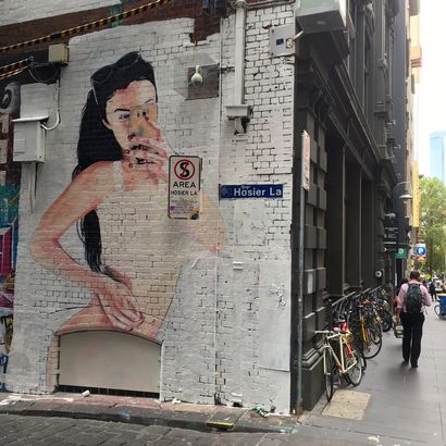 Nu street art par Lushsux censuré dans Hosier Lane par la ville de Melbourne